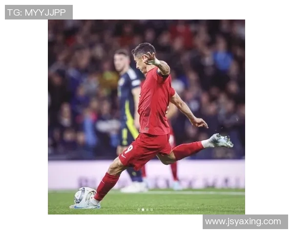 莱万状态火热欧冠赛场大放异彩射手榜领跑引发关注